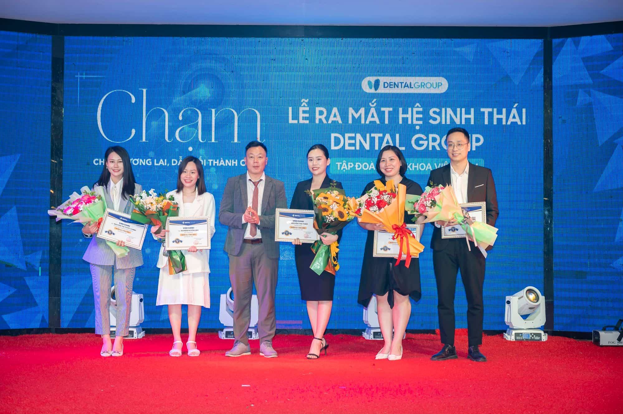 Nha khoa Group ghi nhận những nỗ lực của các tập thể, cá nhân có thành tích xuất sắc