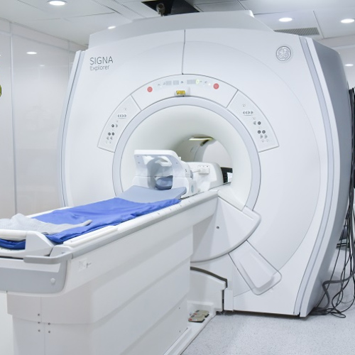 Niềng răng mắc cài cần tháo khí cụ khi chụp MRI